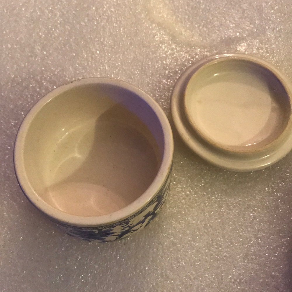 Porcelain box - Picture 3 of 5